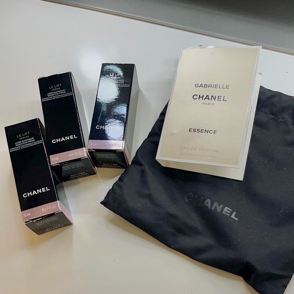 Chanel Gabrielle and Le Left